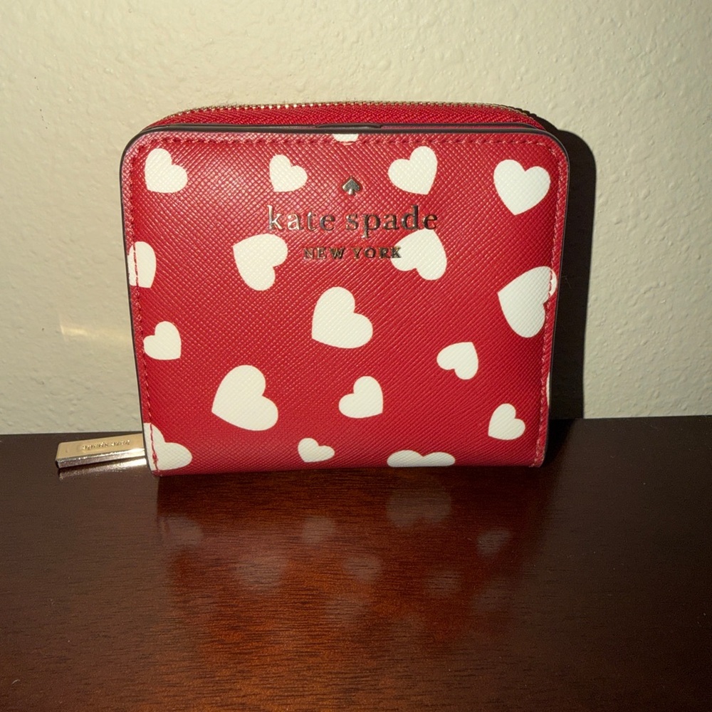 kate spade Staci red and white heart-print small bifold snap wallet